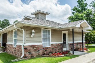 Cambridge Place Apartments in Pine Bluff, AR - Building Photo - Building Photo