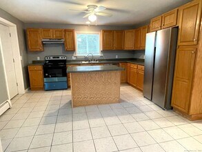28 Lorraine Rd in Groton, CT - Building Photo - Building Photo