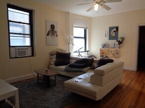 43 Carlton St, Unit 5 in Brookline, MA - Foto de edificio - Building Photo