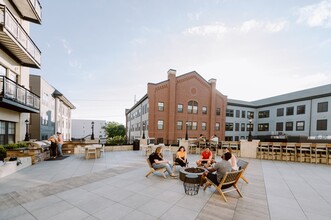 LC Germantown in Nashville, TN - Foto de edificio - Building Photo