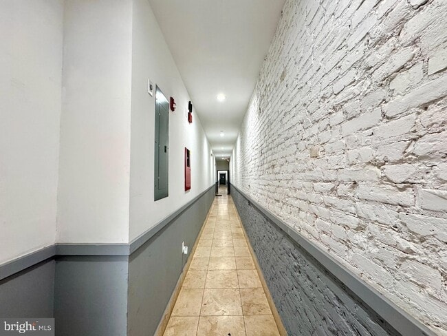 1231 Vine St, Unit 5 in Philadelphia, PA - Building Photo - Building Photo