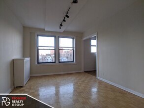 737 W Belmont Ave, Unit #739-402 in Chicago, IL - Foto de edificio - Building Photo