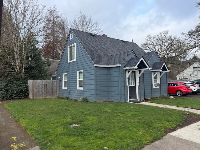 804 NW 26th St in Corvallis, OR - Building Photo - Building Photo