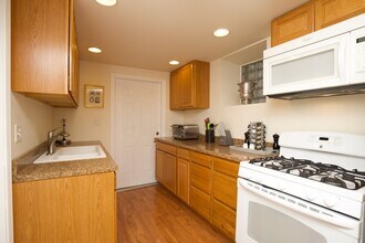 919 W Newport Ave, Unit J03P in Chicago, IL - Foto de edificio - Building Photo