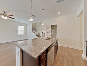 322 Pine Terrace Dr in Ruskin, FL - Building Photo - Building Photo