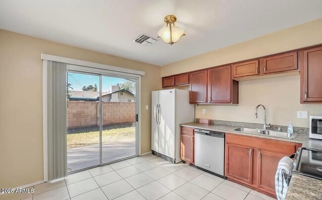 property at 1401 E El Parque Dr