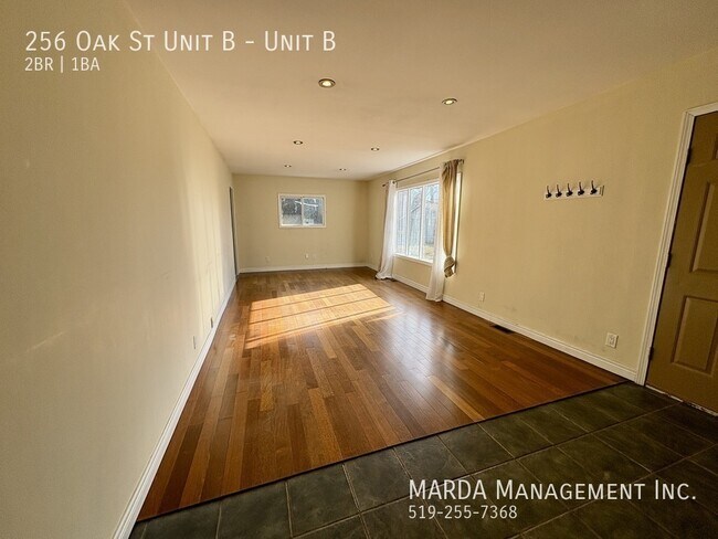 256 Oak St in Windsor, ON - Building Photo - Building Photo