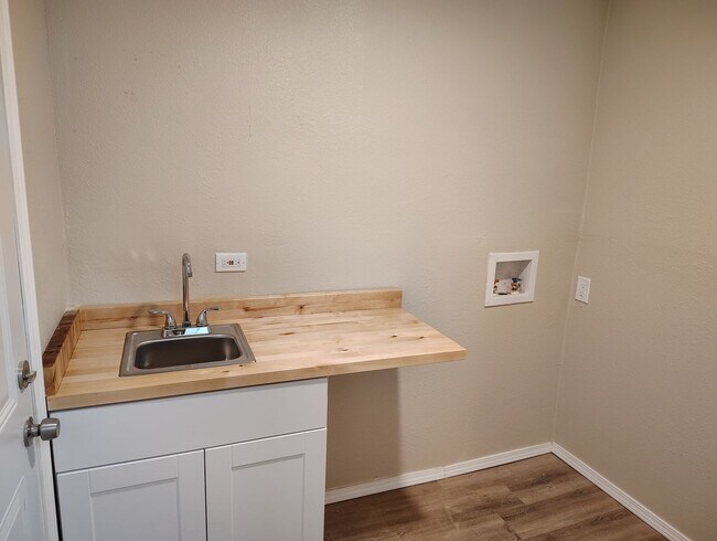 602 S Woody Dr in Roswell, NM - Building Photo - Building Photo