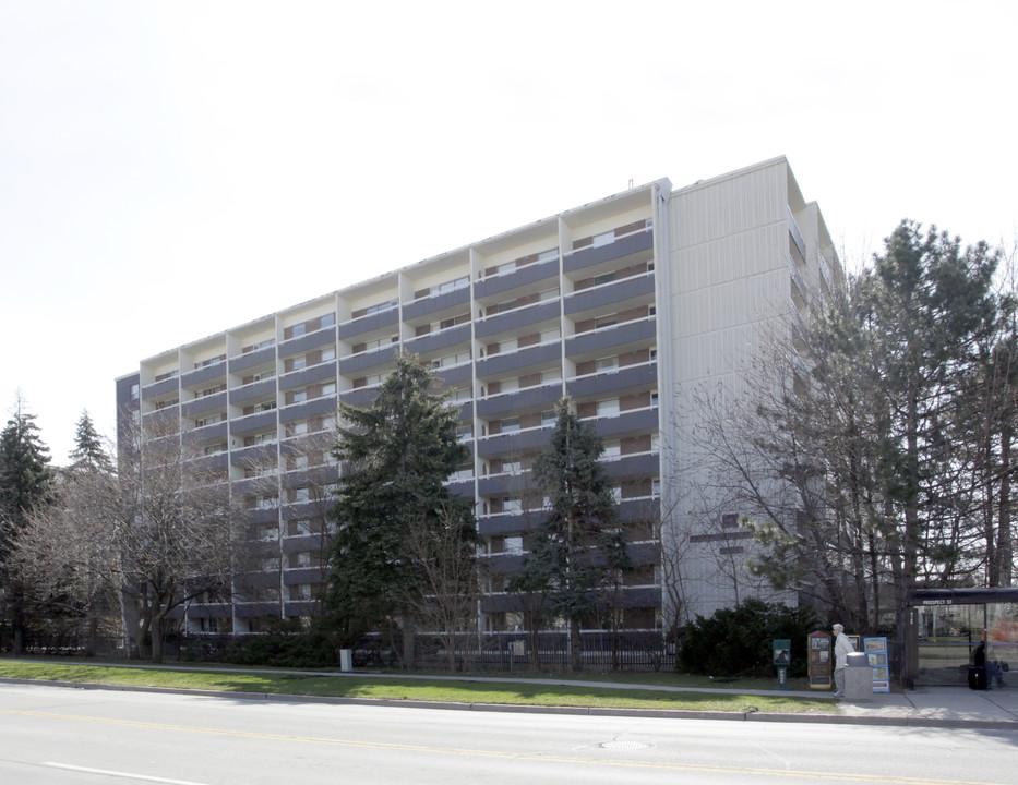 The Regency in Burlington, ON - Building Photo