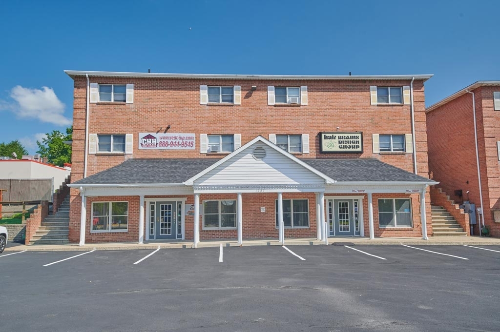 Crimson Hawk Housing in Indiana, PA - Building Photo