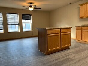 387 NE Kingwood in Waukee, IA - Foto de edificio - Building Photo