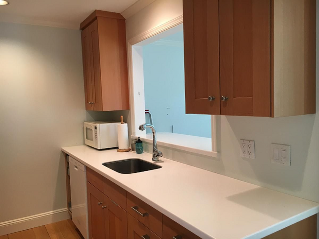 17 Locust Ave in Stony Brook, NY - Building Photo - Building Photo