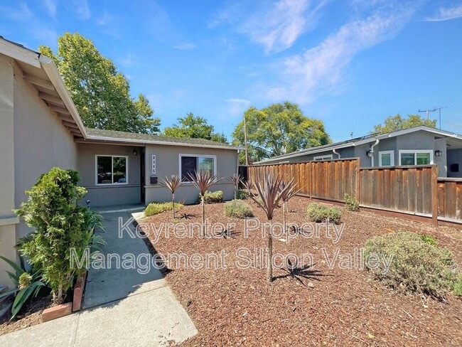 3115 Calzar Dr in San Jose, CA - Building Photo - Building Photo