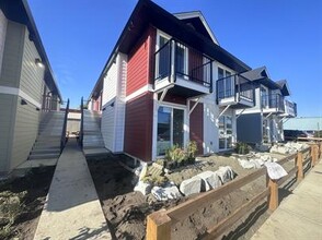 995 England Ave in Courtenay, BC - Building Photo - Building Photo