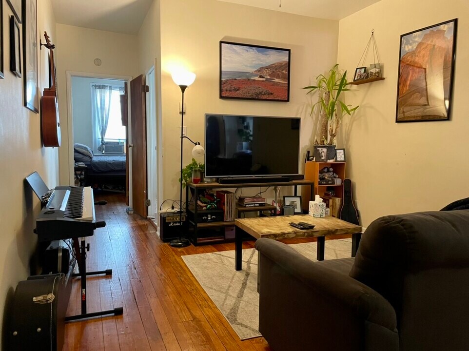 2119 S 16th St, Unit 2nd floor in Philadelphia, PA - Building Photo