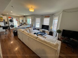 3 Hamilton Rd, Unit 2 in Somerville, MA - Building Photo