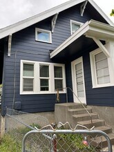 3954 SE Grant St in Portland, OR - Building Photo - Building Photo