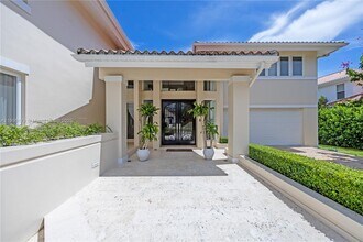 7141 E Lago Dr in Coral Gables, FL - Building Photo - Building Photo