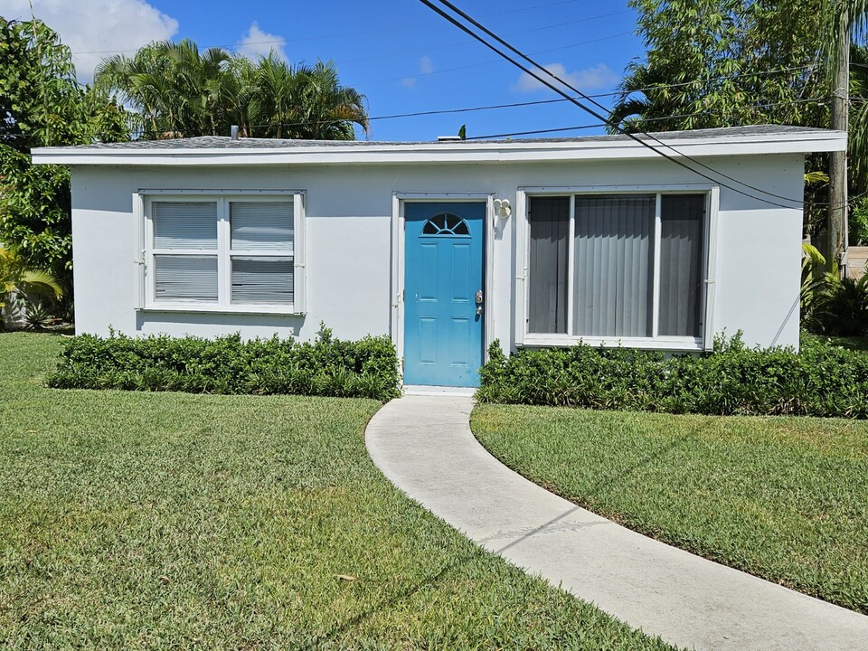 17 NE 9th St in Delray Beach, FL - Building Photo