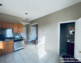 19 Highgate St, Unit 19 in Boston, MA - Foto de edificio - Building Photo