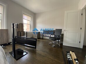 9 Strathmore Rd, Unit 3 in Brookline, MA - Building Photo - Building Photo