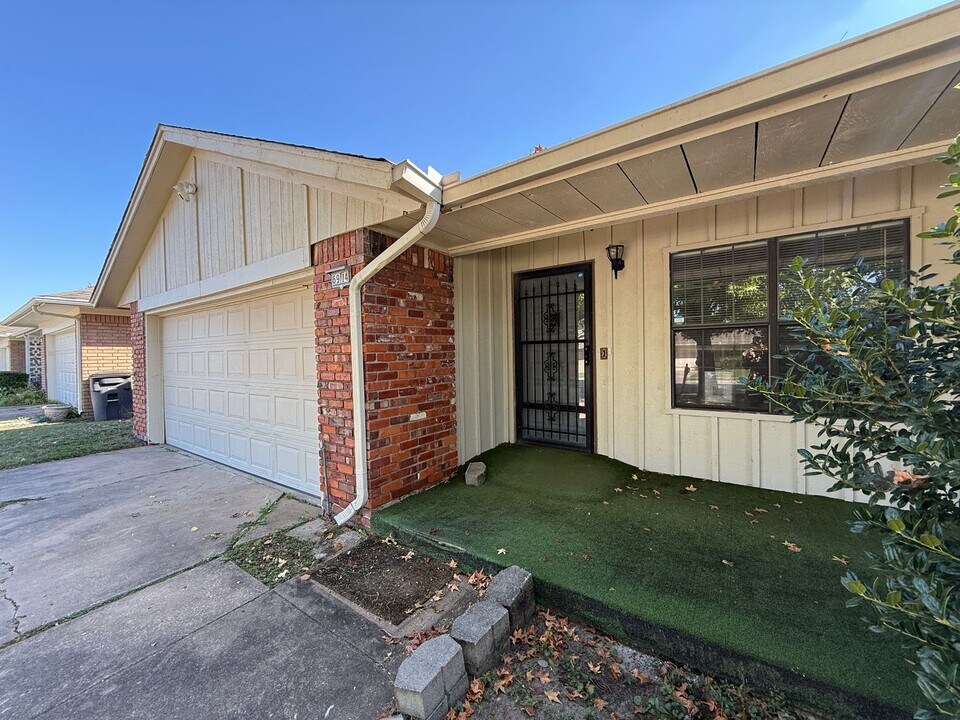 6914 E 46th Pl in Tulsa, OK - Building Photo