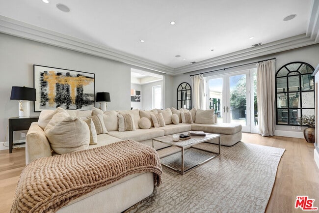 property at 841 N Crescent Heights Blvd