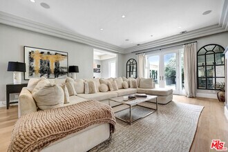 841 N Crescent Heights Blvd in Los Angeles, CA - Building Photo - Building Photo