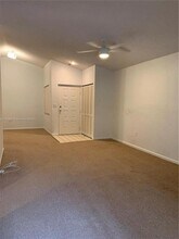 2811 N Oakland Forest Dr, Unit 303 in Oakland Park, FL - Foto de edificio - Building Photo