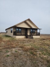 1128 Farm to Market Rd 532 in Moulton, TX - Foto de edificio - Building Photo