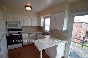 1920 E Edgewood Dr in Lakeland, FL - Building Photo - Building Photo