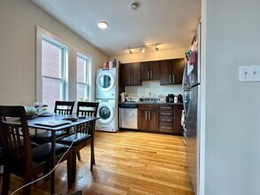 820 Parker St, Unit Mission Hill in Boston, MA - Foto de edificio - Building Photo