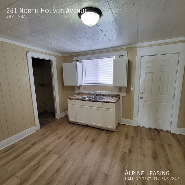 261 N Holmes Ave in Indianapolis, IN - Foto de edificio - Building Photo