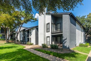 The Retreat at River Ranch in Fort Worth, TX - Building Photo