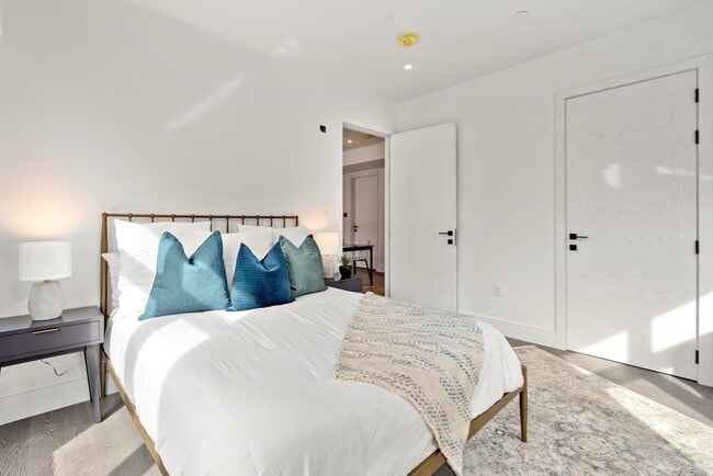 65 Walnut St, Unit 2