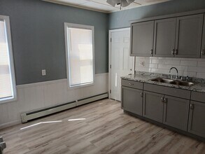 599 Cottage St in New Bedford, MA - Building Photo - Building Photo