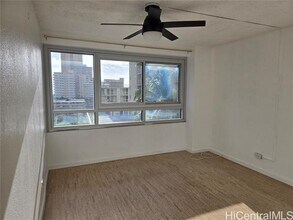 2465 Ala Wai Blvd in Honolulu, HI - Building Photo - Building Photo