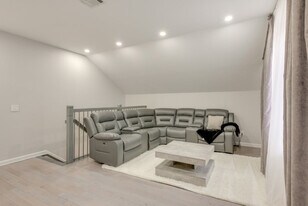 2135 Rosemont Dr in Tobyhanna, PA - Building Photo