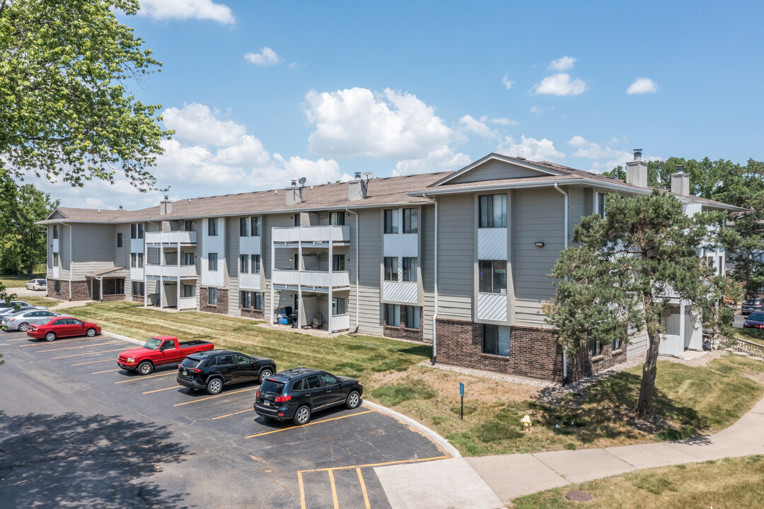 Westwood Apartments in West Des Moines, IA - Foto de edificio