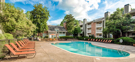 Arbors of Century Center in Memphis, TN - Building Photo - Building Photo