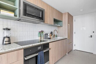601 NE 1st Ave in Miami, FL - Building Photo - Building Photo