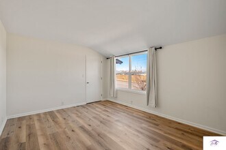 8713 Indian Hills Dr in Omaha, NE - Building Photo - Building Photo