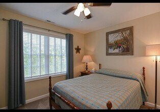 8 Sourwood Cir in Worcester, MA - Foto de edificio - Building Photo