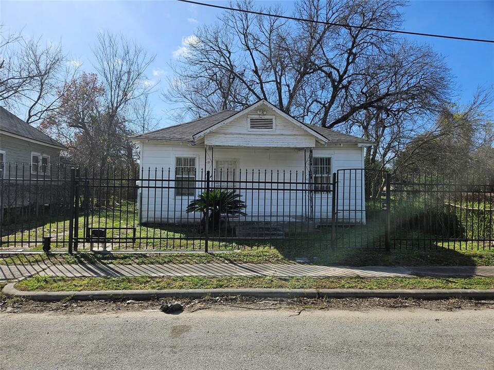 2608 Winbern St in Houston, TX - Building Photo