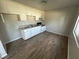 944 E Deodar St in Ontario, CA - Building Photo