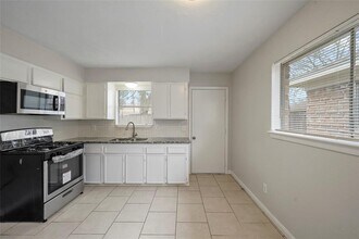 906 Ellena Rd in Houston, TX - Building Photo - Building Photo