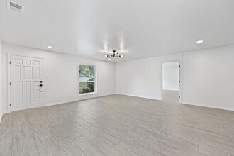 1101 Lark Ave in McAllen, TX - Building Photo - Building Photo