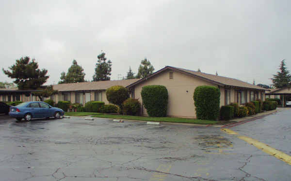 Chateau Monterey Apartments in Clovis, CA - Foto de edificio - Building Photo