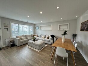 4222 N Bernard St in Chicago, IL - Building Photo - Building Photo