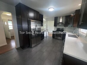 3818 Crestwood Rd in Des Moines, IA - Building Photo - Building Photo
